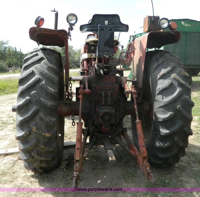 image for item B3892 1970 International Farmall 826 tractor