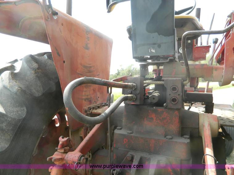 image for item B3892 1970 International Farmall 826 tractor