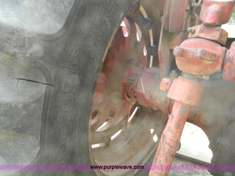 image for item B3892 1970 International Farmall 826 tractor