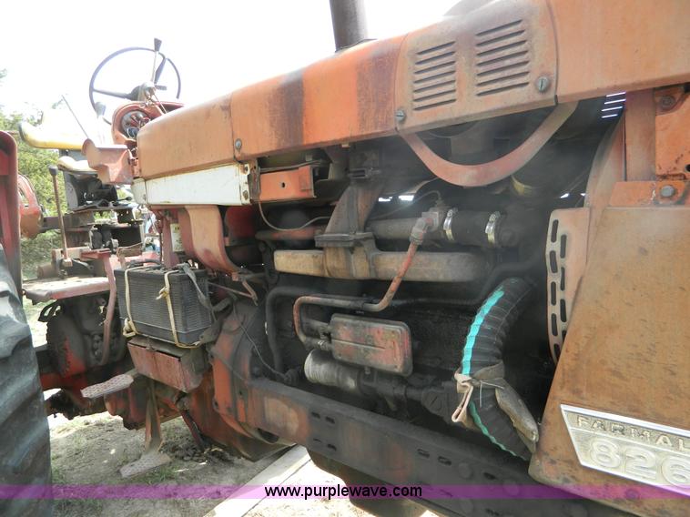 image for item B3892 1970 International Farmall 826 tractor
