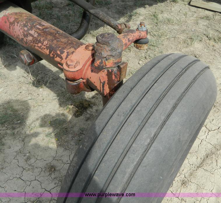 image for item B3892 1970 International Farmall 826 tractor