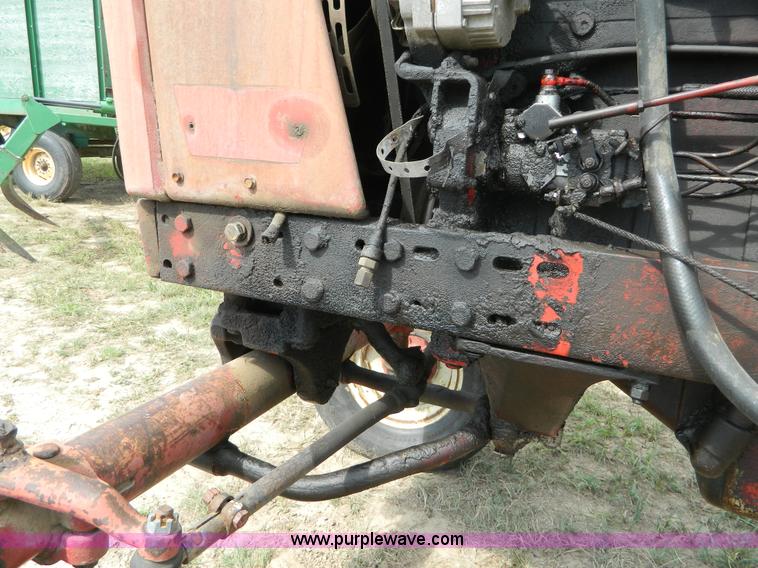 image for item B3892 1970 International Farmall 826 tractor