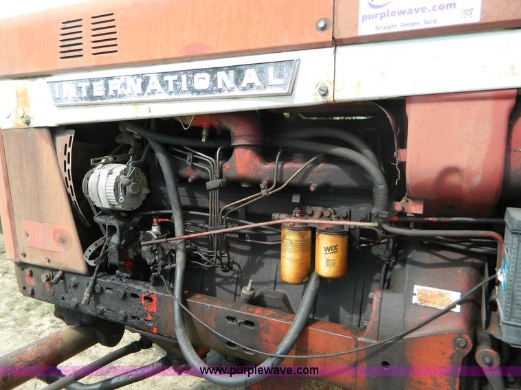 image for item B3892 1970 International Farmall 826 tractor