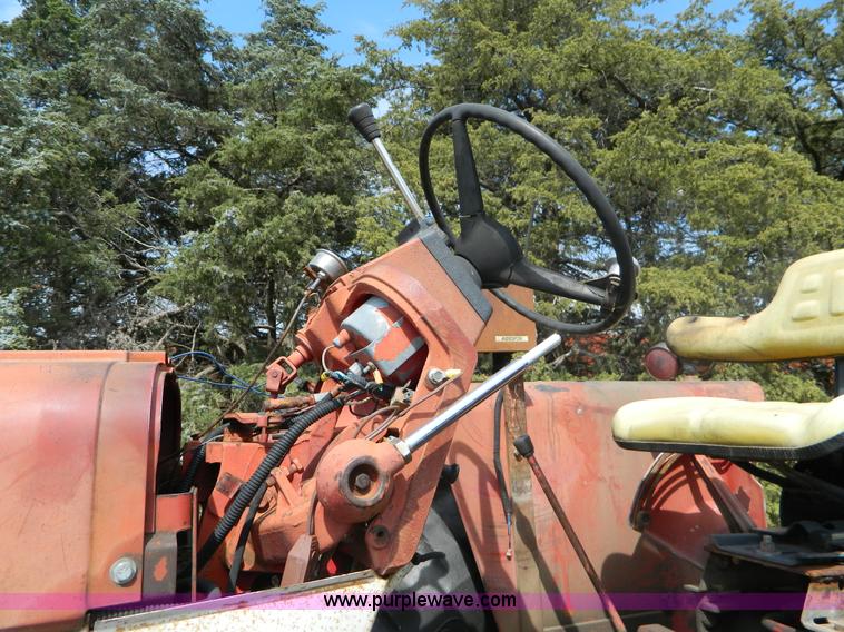 image for item B3892 1970 International Farmall 826 tractor