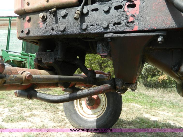 image for item B3892 1970 International Farmall 826 tractor