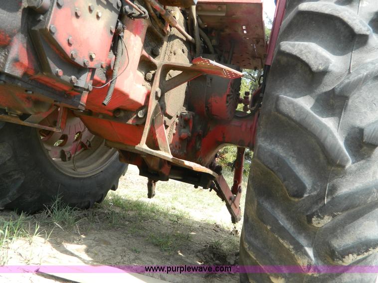 image for item B3892 1970 International Farmall 826 tractor