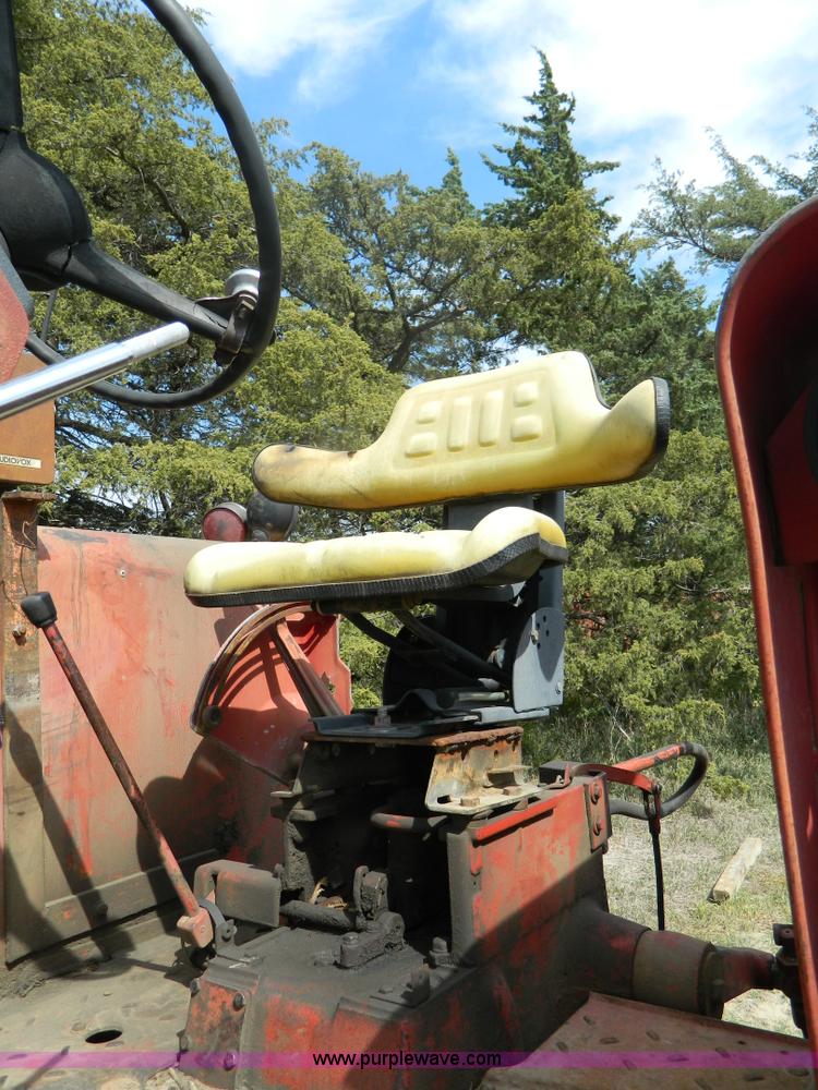 image for item B3892 1970 International Farmall 826 tractor