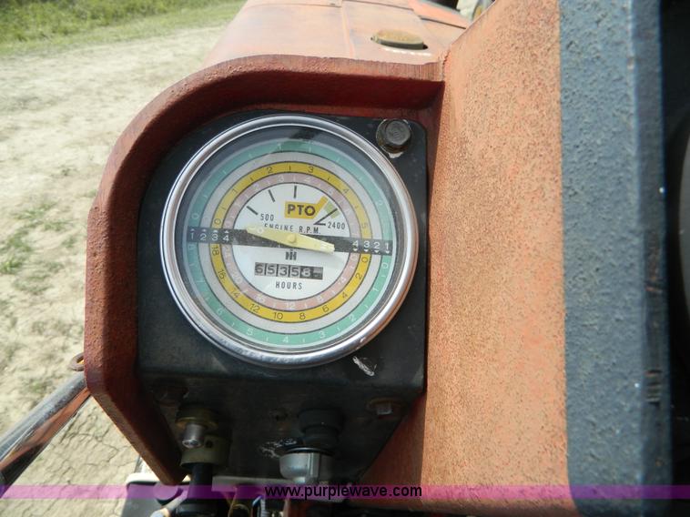 image for item B3892 1970 International Farmall 826 tractor