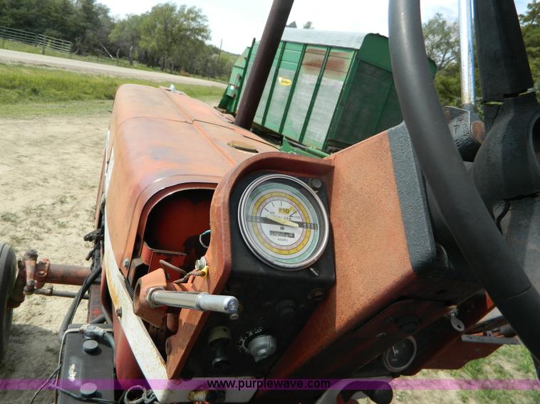 image for item B3892 1970 International Farmall 826 tractor