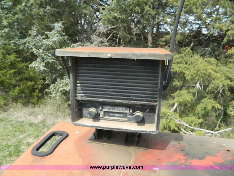 image for item B3892 1970 International Farmall 826 tractor