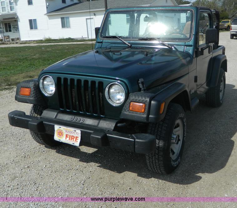 image for item B3901 1998 Jeep Wrangler Sport SUV