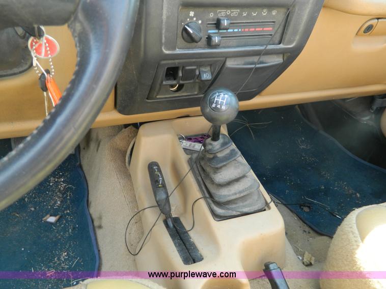 image for item B3901 1998 Jeep Wrangler Sport SUV