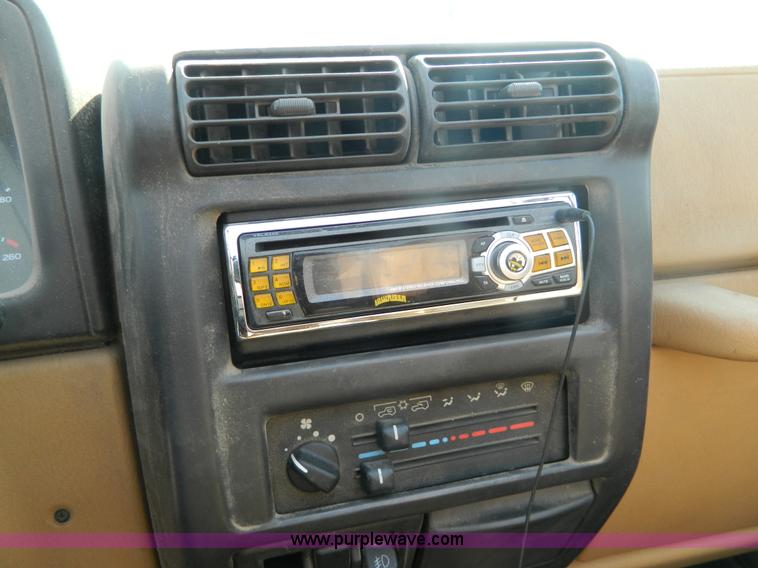 image for item B3901 1998 Jeep Wrangler Sport SUV