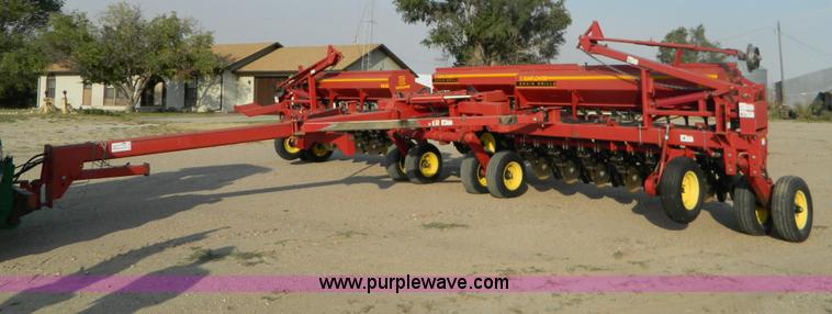 image for item B3902 Sunflower 9432-30 grain drill