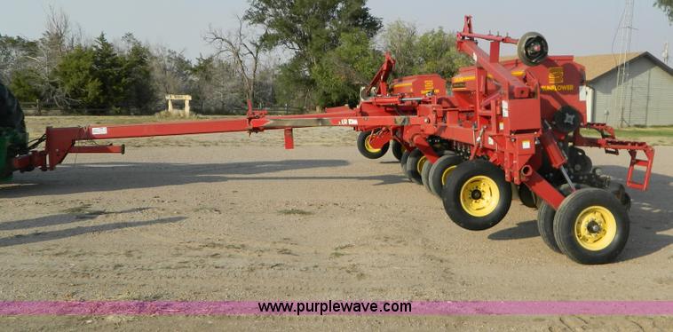 image for item B3902 Sunflower 9432-30 grain drill