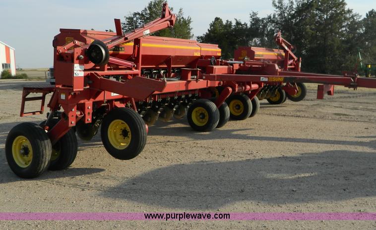 image for item B3902 Sunflower 9432-30 grain drill