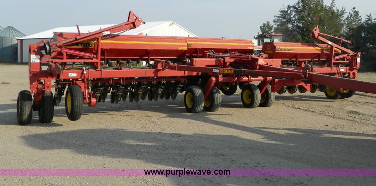 image for item B3902 Sunflower 9432-30 grain drill