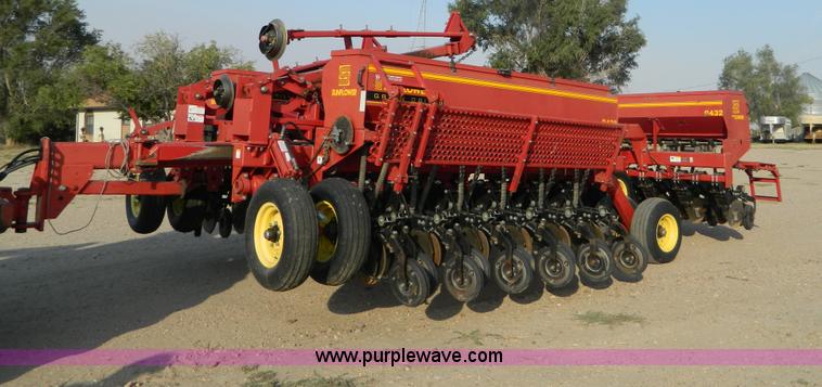 image for item B3902 Sunflower 9432-30 grain drill