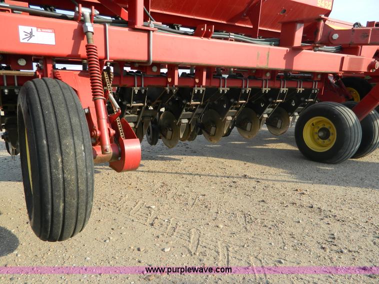 image for item B3902 Sunflower 9432-30 grain drill