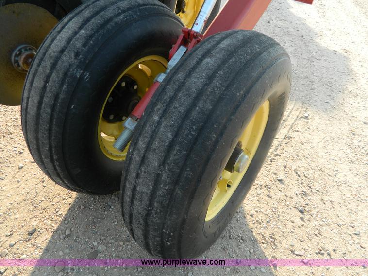 image for item B3902 Sunflower 9432-30 grain drill