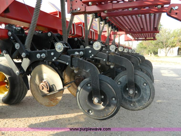 image for item B3902 Sunflower 9432-30 grain drill