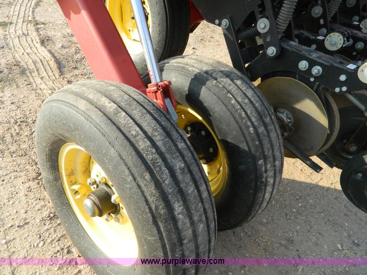 image for item B3902 Sunflower 9432-30 grain drill