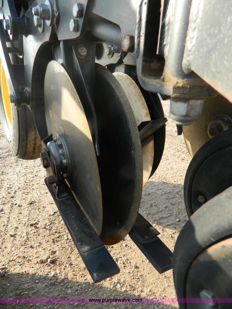 image for item B3902 Sunflower 9432-30 grain drill