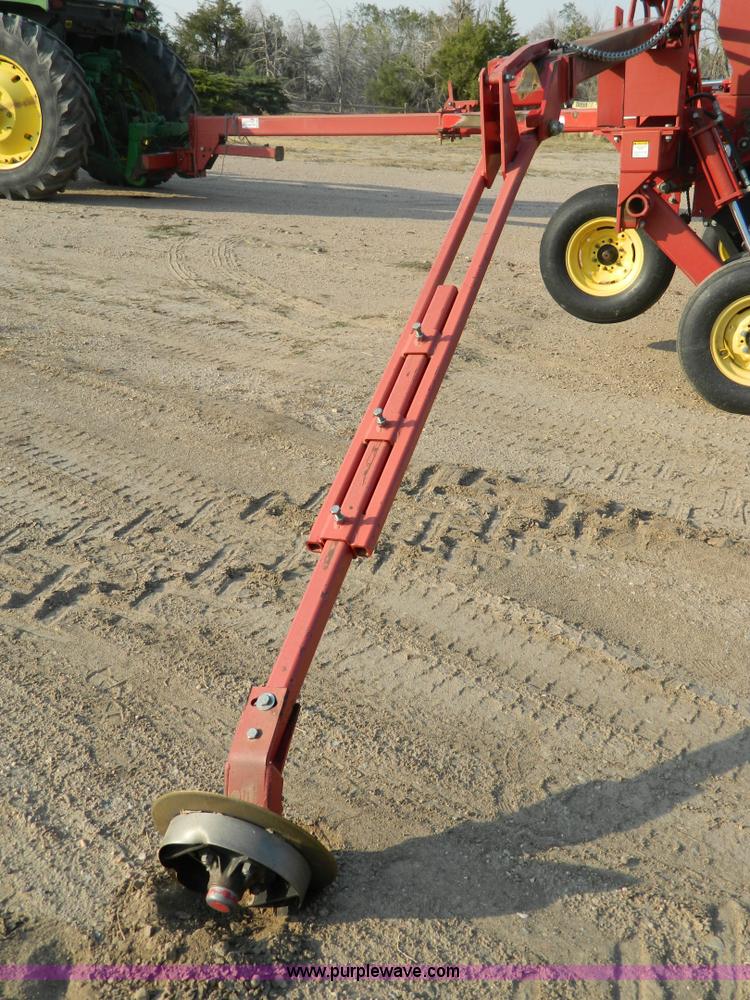 image for item B3902 Sunflower 9432-30 grain drill