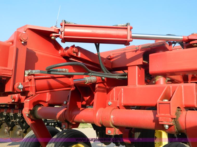 image for item B3902 Sunflower 9432-30 grain drill