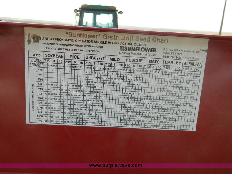 image for item B3902 Sunflower 9432-30 grain drill