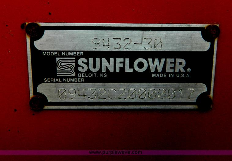 image for item B3902 Sunflower 9432-30 grain drill