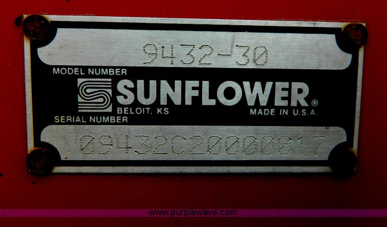 image for item B3902 Sunflower 9432-30 grain drill