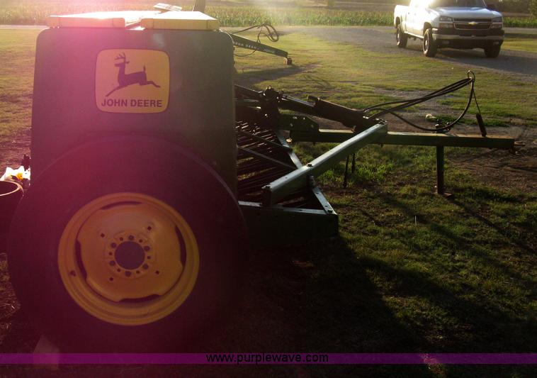 image for item B8142 John Deere 8350 grain drill