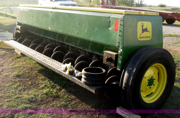 image for item B8142 John Deere 8350 grain drill