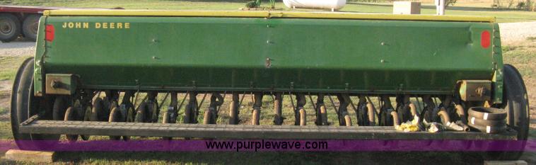 image for item B8142 John Deere 8350 grain drill