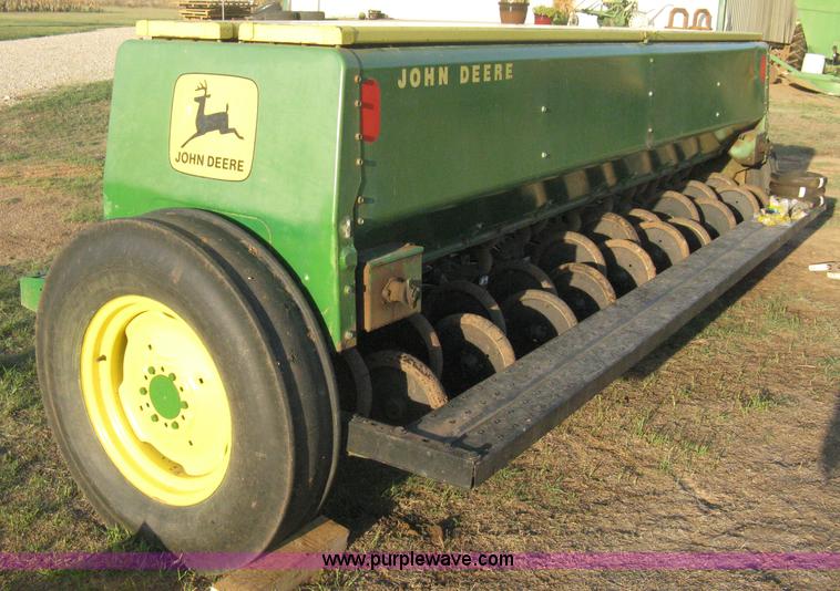 image for item B8142 John Deere 8350 grain drill