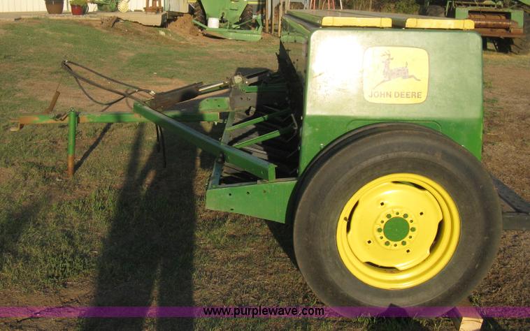 image for item B8142 John Deere 8350 grain drill