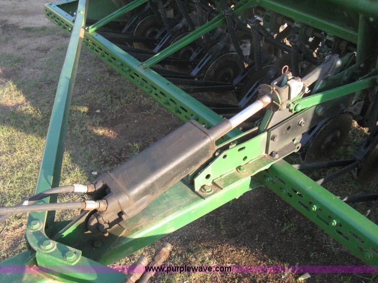 image for item B8142 John Deere 8350 grain drill