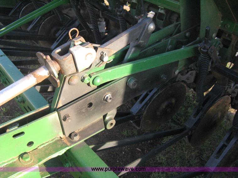 image for item B8142 John Deere 8350 grain drill