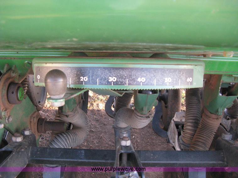 image for item B8142 John Deere 8350 grain drill