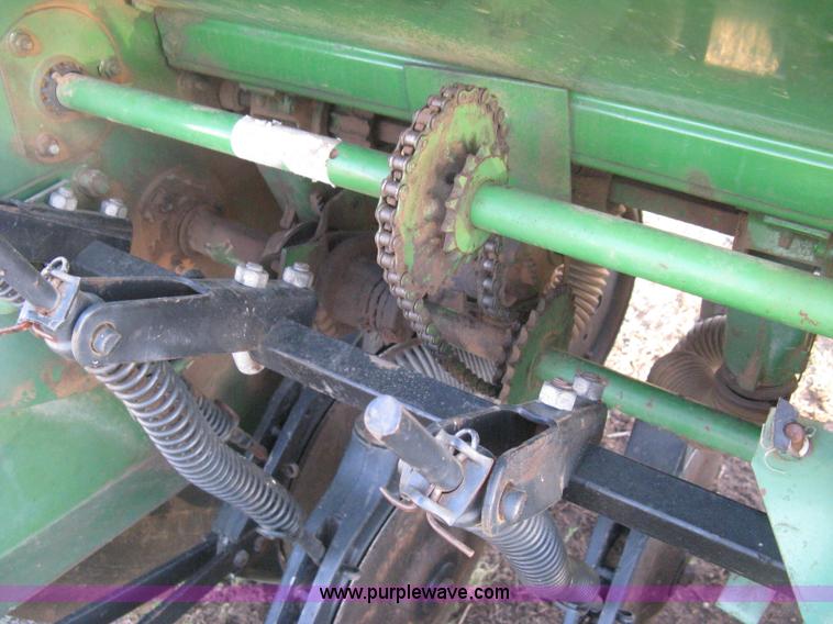 image for item B8142 John Deere 8350 grain drill