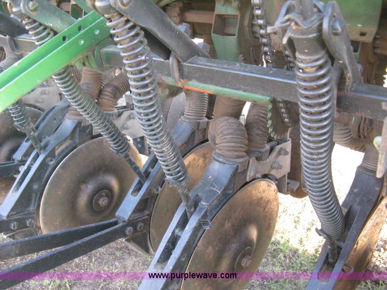 image for item B8142 John Deere 8350 grain drill