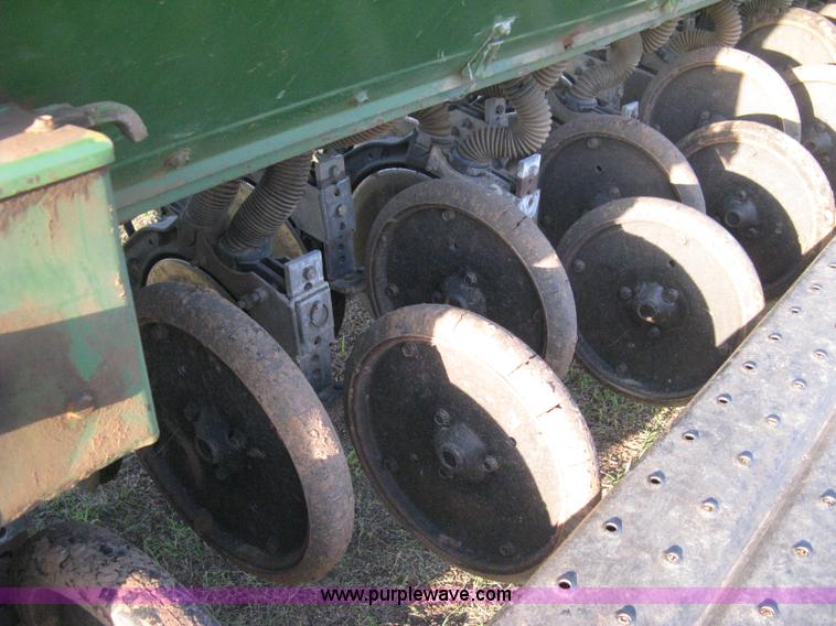 image for item B8142 John Deere 8350 grain drill