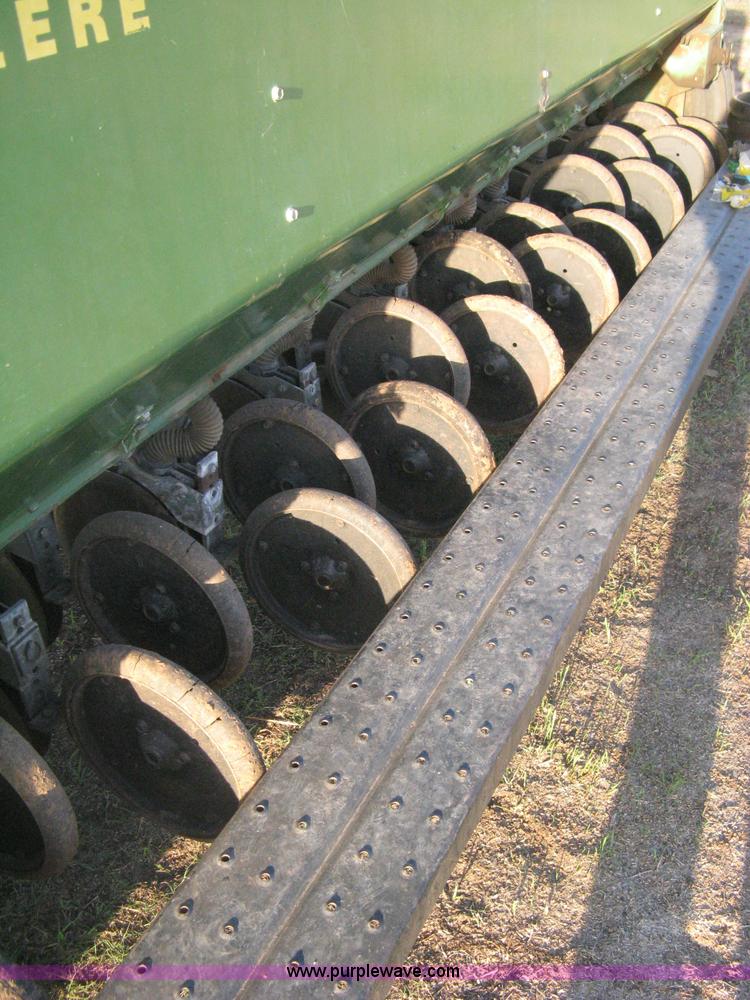 image for item B8142 John Deere 8350 grain drill