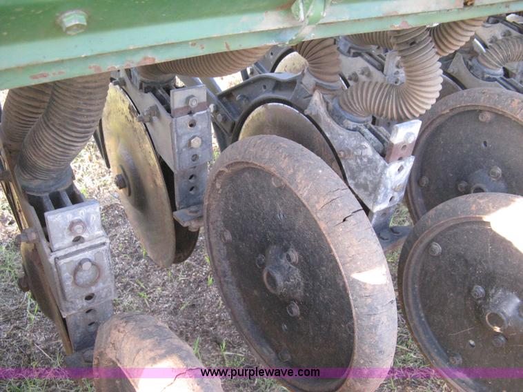 image for item B8142 John Deere 8350 grain drill