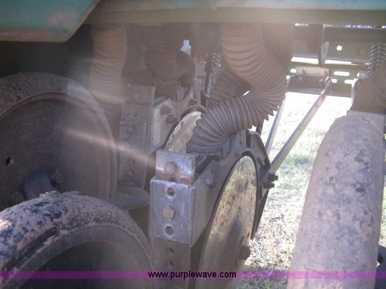image for item B8142 John Deere 8350 grain drill