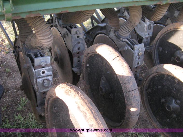 image for item B8142 John Deere 8350 grain drill