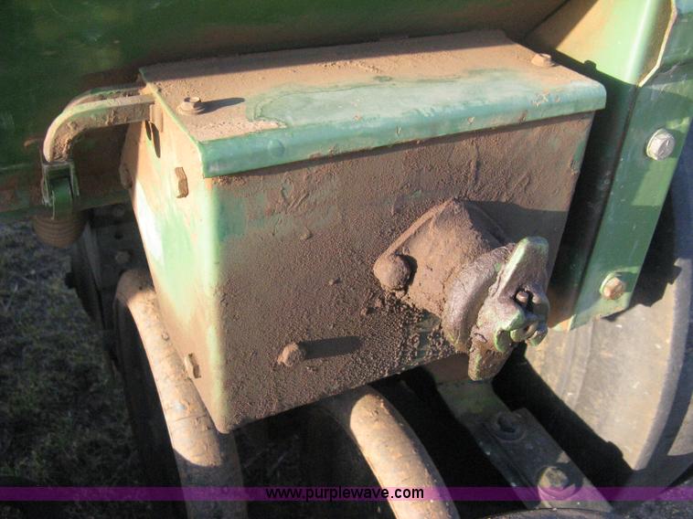 image for item B8142 John Deere 8350 grain drill