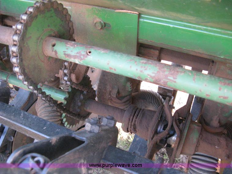 image for item B8142 John Deere 8350 grain drill