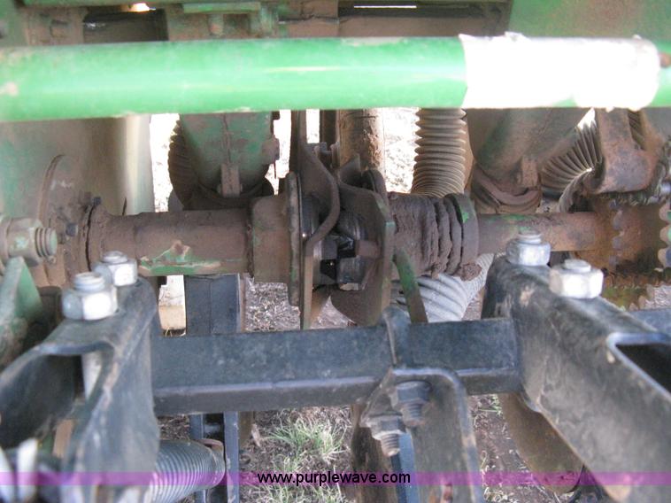image for item B8142 John Deere 8350 grain drill
